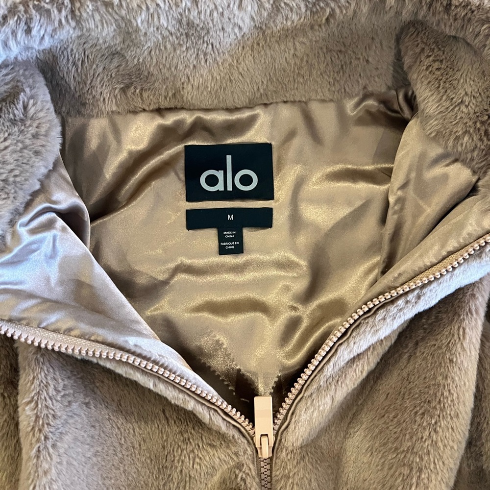 ALO Yoga Tan Foxy Fur Jacket - Picture 5 of 6